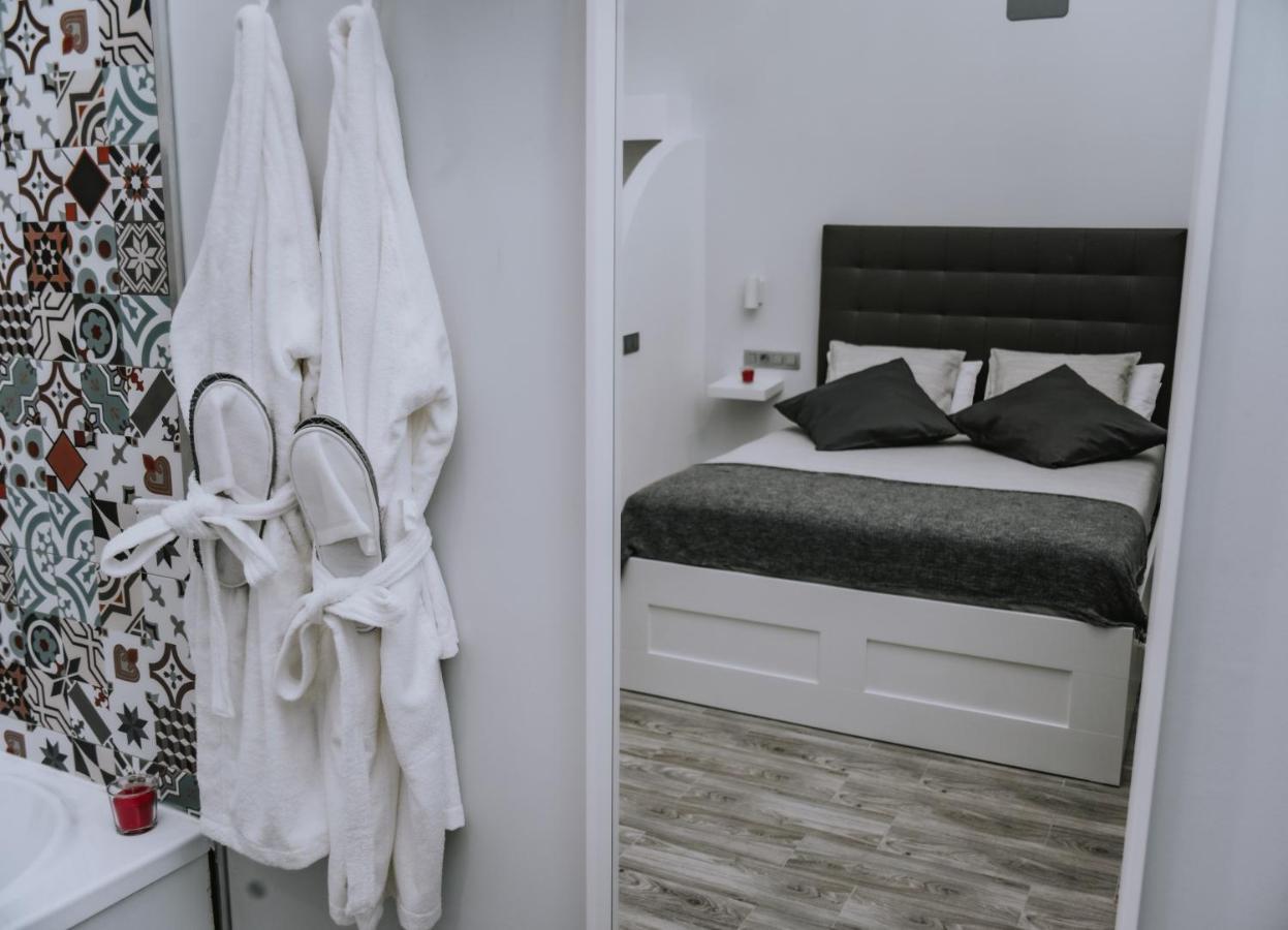 Eres Emerita "Apartamentos & Suites" Merida Exterior photo